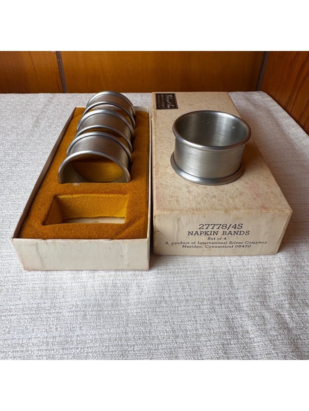 Vintage International Pewter Napkin Bands Set of 4 Wilson & Son Original Box - Picture 2 of 8